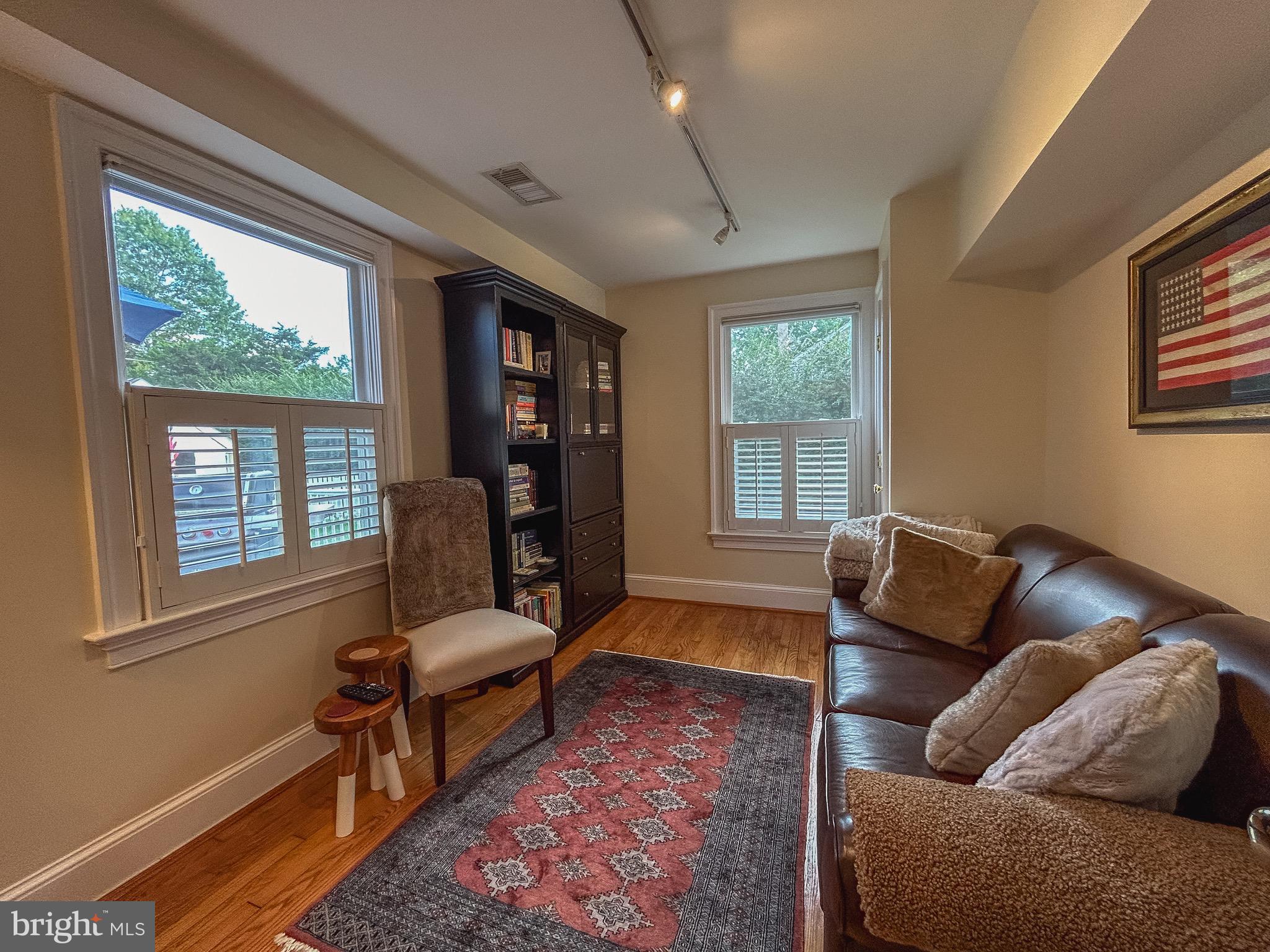 Real estate listing preview #8