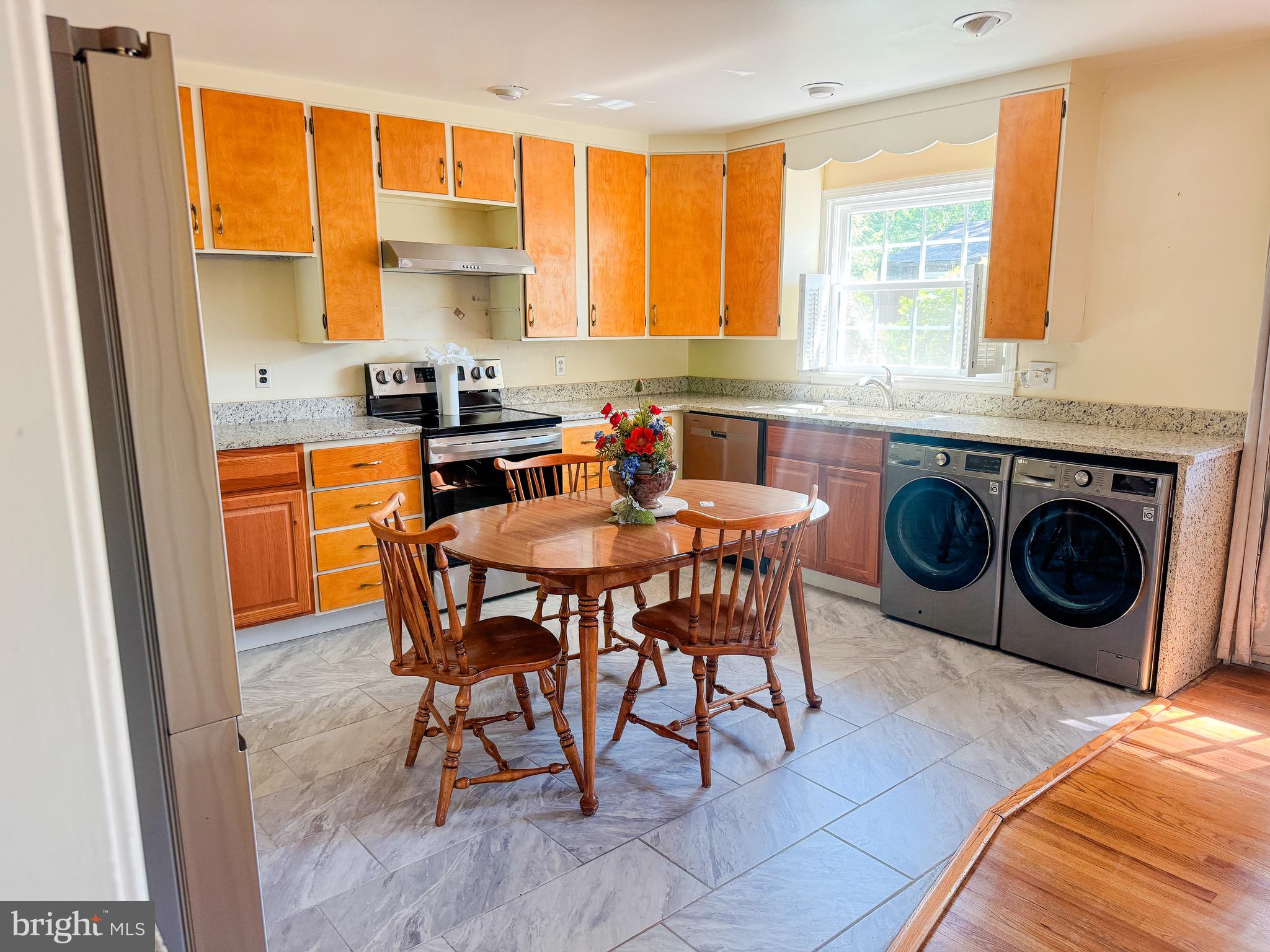 Real estate listing preview #6