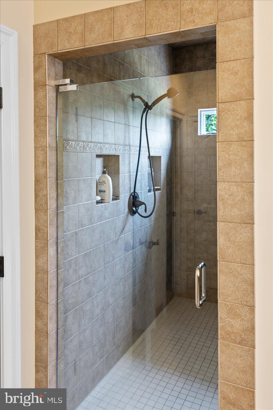 Real estate listing preview #64