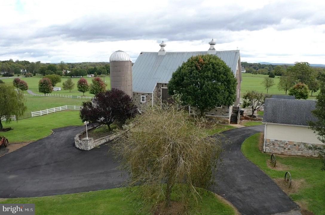 Real estate listing preview #24