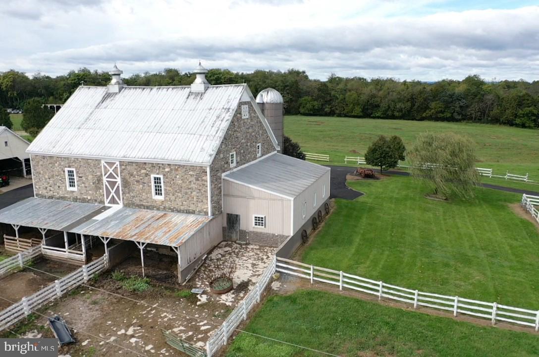 Real estate listing preview #4