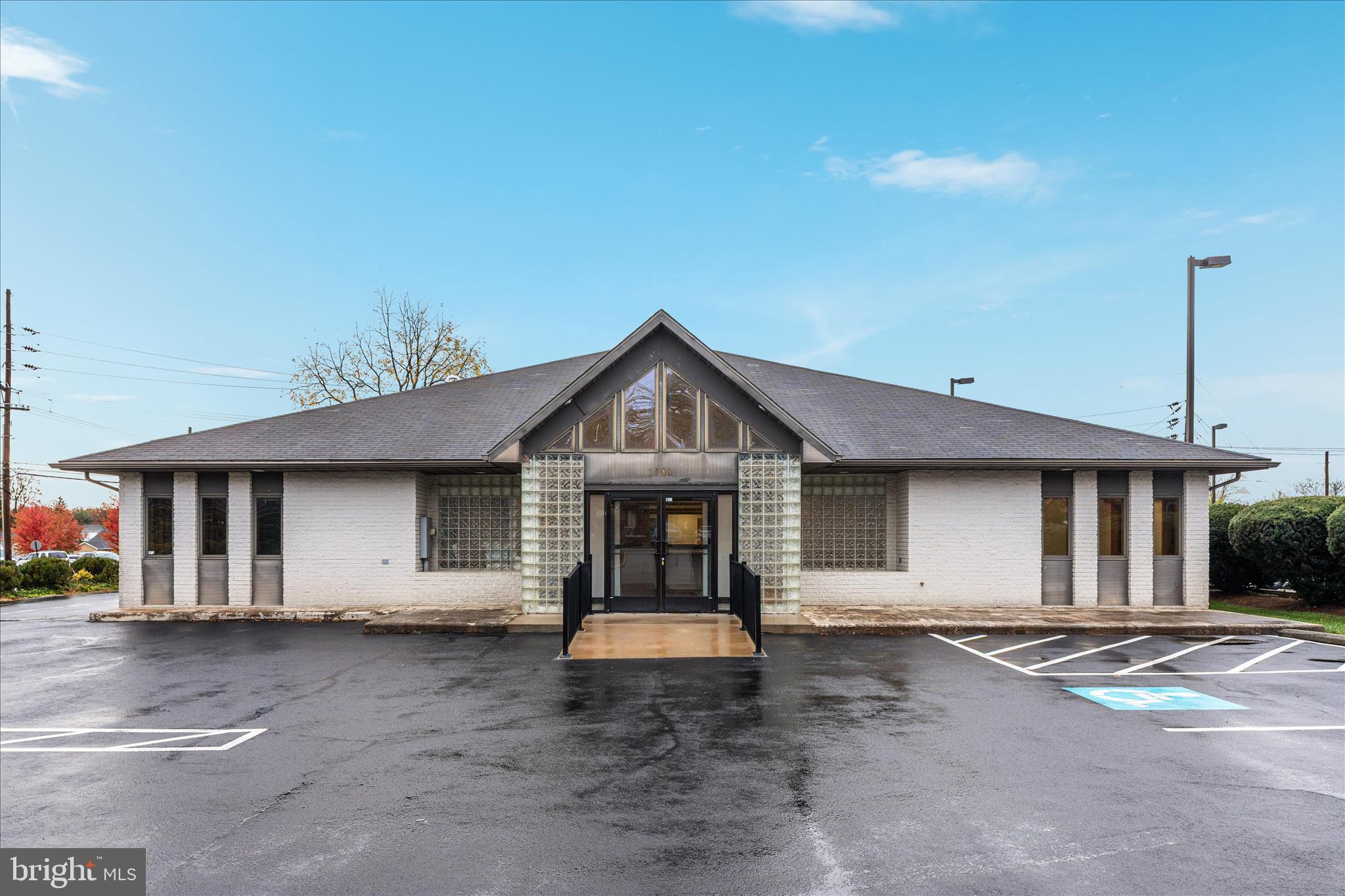 Real estate listing preview #2